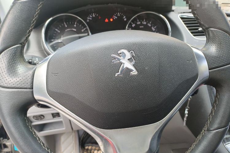 Used Peugeot 3008 2013 1.6THP Automatic Prestige Edition Steering Wheel