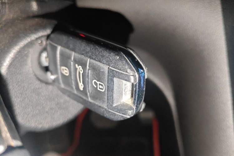 Used Peugeot 3008 2013 2.0L Automatic Trend Edition Vehicle Key