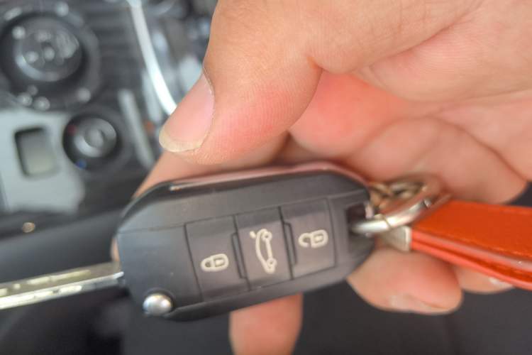 Used Peugeot 3008 2013 1.6THP Automatic Prestige Edition Vehicle Key