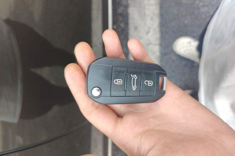 Used Peugeot 3008 2013 2.0L Automatic Trend Edition Vehicle Key