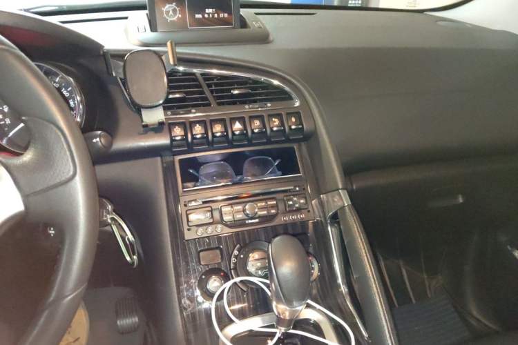 Used Peugeot 3008 2013 1.6THP Automatic Prestige Edition Audio And AC Panel