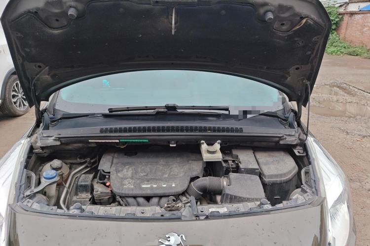 Used Peugeot 3008 2013 2.0L Automatic Trend Edition Engine Bay