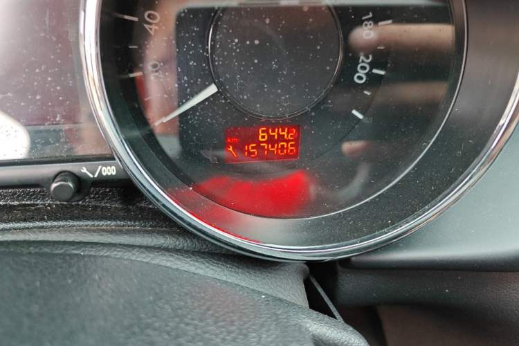 Used Peugeot 3008 2013 2.0L Automatic Trend Edition Odometer Close Up