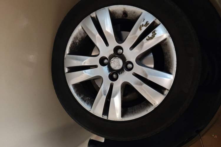 Used Peugeot 3008 2013 1.6THP Automatic Prestige Edition Right Front Wheel Hub