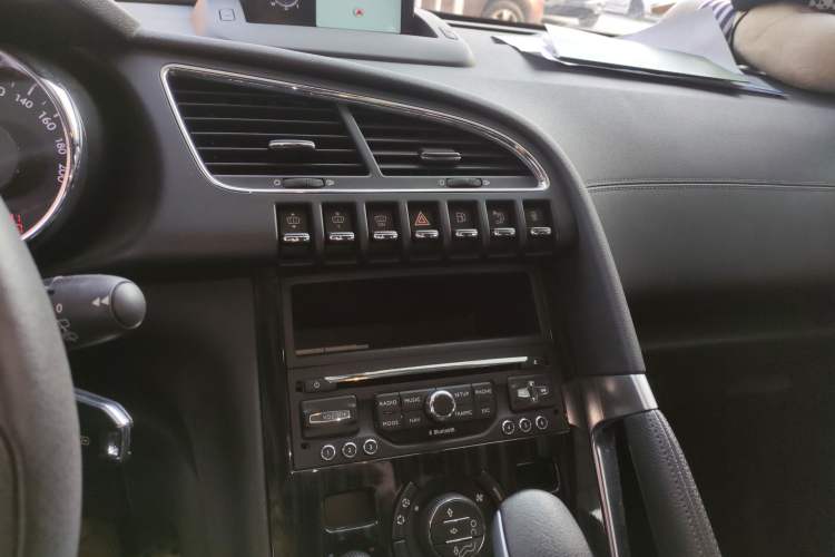 Used Peugeot 3008 2013 1.6THP Automatic Prestige Edition Audio And AC Panel