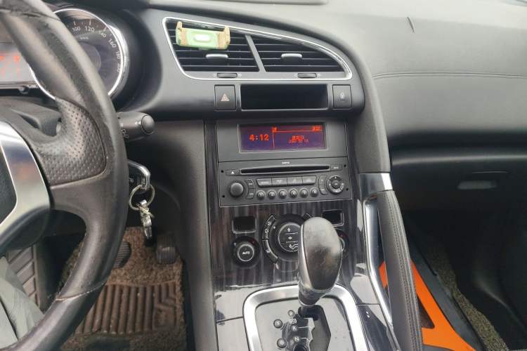 Used Peugeot 3008 2013 2.0L Automatic Trend Edition Audio And AC Panel