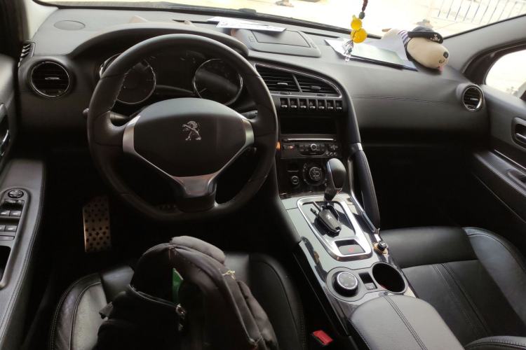 Used Peugeot 3008 2013 1.6THP Automatic Prestige Edition Center Console