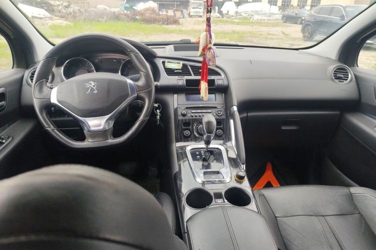 Used Peugeot 3008 2013 2.0L Automatic Trend Edition Center Console