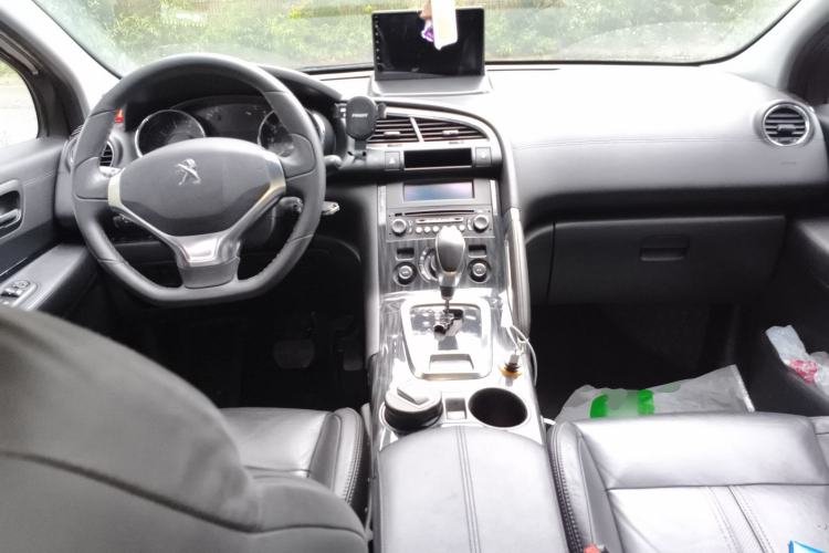 Used Peugeot 3008 2013 2.0L Automatic Trend Edition Center Console