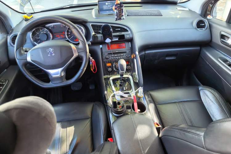 Used Peugeot 3008 2013 2.0L Automatic Trend Edition Center Console