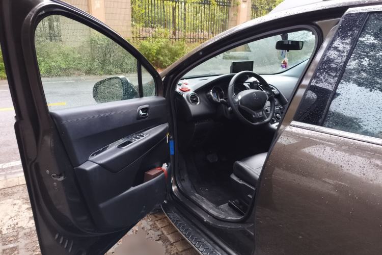 Used Peugeot 3008 2013 2.0L Automatic Trend Edition Driver Seat