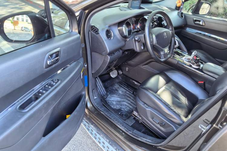 Used Peugeot 3008 2013 2.0L Automatic Trend Edition Driver Seat