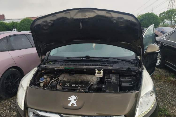 Used Peugeot 3008 2013 2.0L Automatic Trend Edition Engine Bay