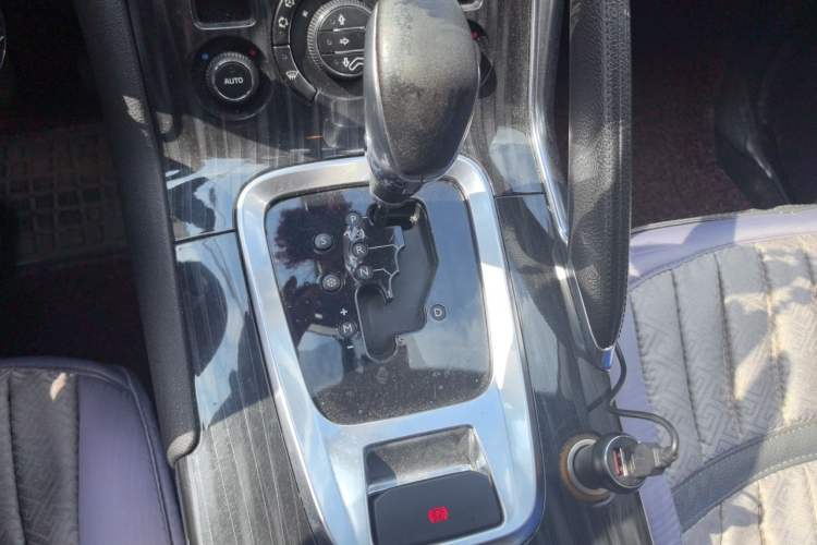 Used Peugeot 3008 2013 1.6THP Automatic Prestige Edition Gear Lever