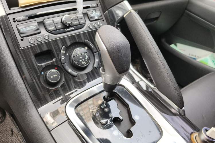 Used Peugeot 3008 2013 1.6THP Automatic Prestige Edition Gear Lever