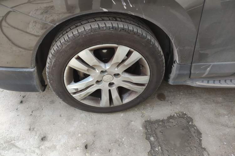 Used Peugeot 3008 2013 1.6THP Automatic Prestige Edition Left Front Wheel Hub