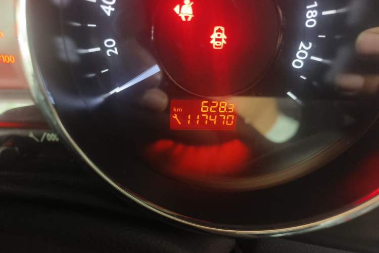 Used Peugeot 3008 2013 1.6THP Automatic Prestige Edition Odometer Close Up