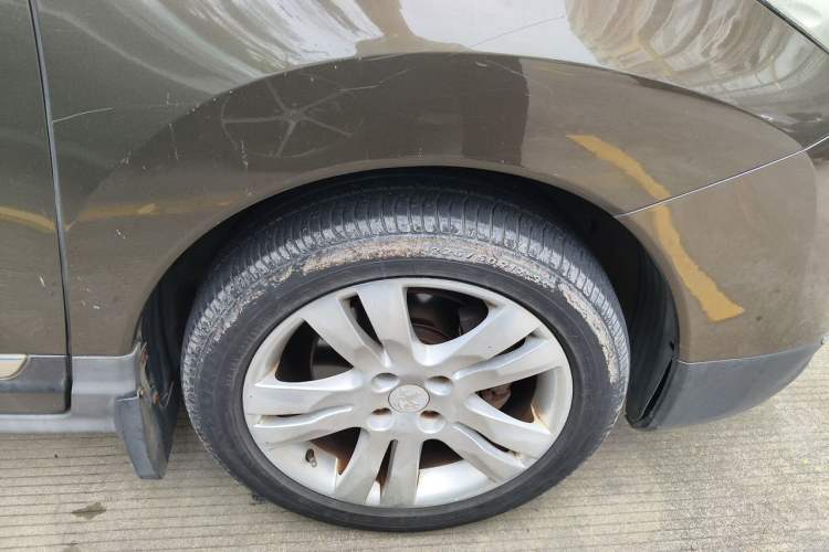 Used Peugeot 3008 2013 1.6THP Automatic Prestige Edition Right Front Wheel Hub
