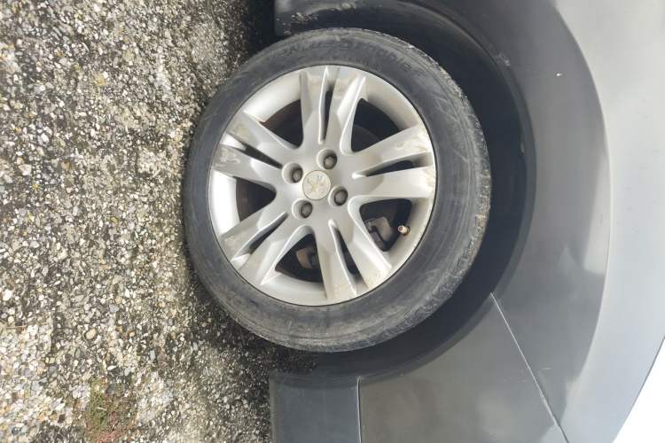 Used Peugeot 3008 2013 2.0L Automatic Trend Edition Right Front Wheel Hub