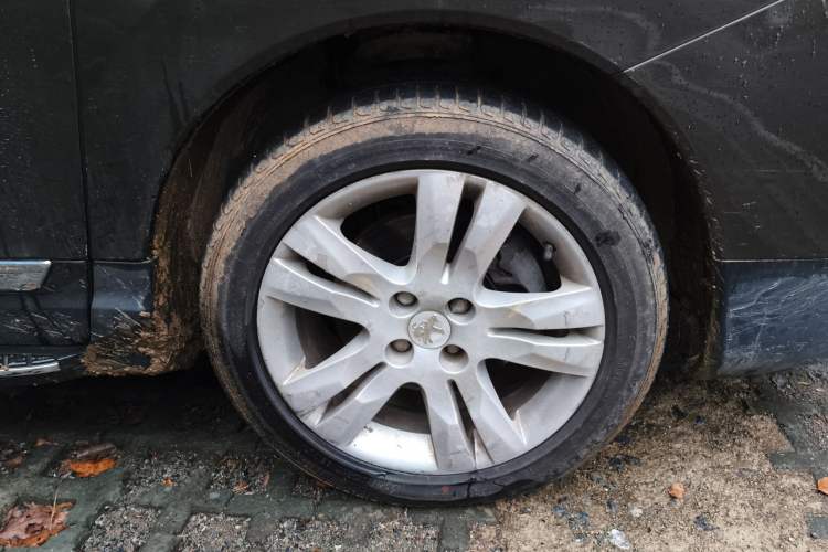 Used Peugeot 3008 2013 2.0L Automatic Trend Edition Right Front Wheel Hub