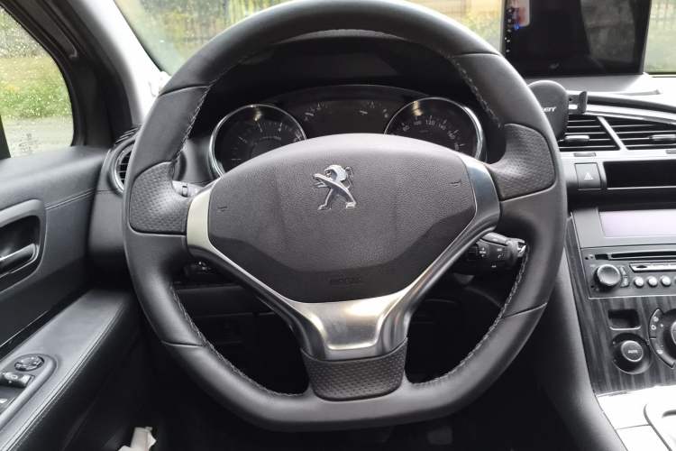 Used Peugeot 3008 2013 2.0L Automatic Trend Edition Steering Wheel
