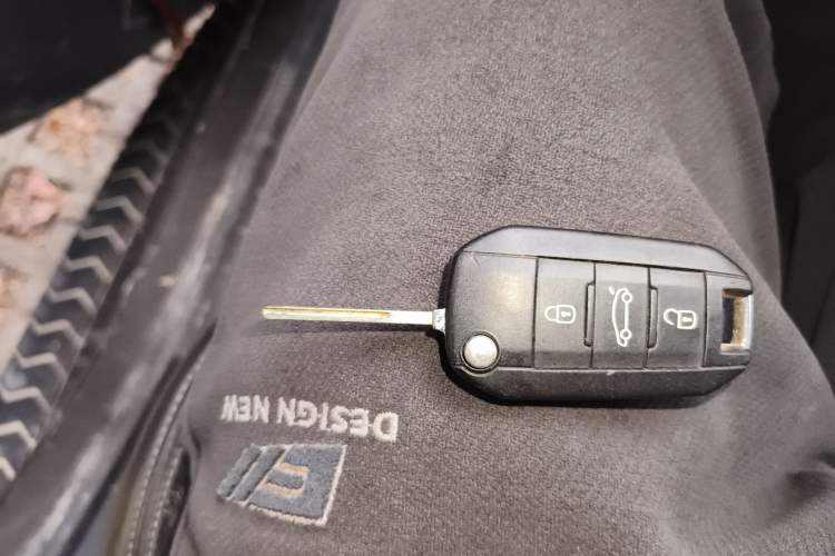 Used Peugeot 3008 2013 2.0L Automatic Trend Edition Vehicle Key