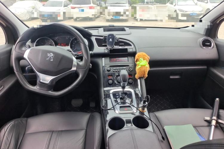 Used Peugeot 3008 2013 2.0L Automatic Trend Edition Center Console