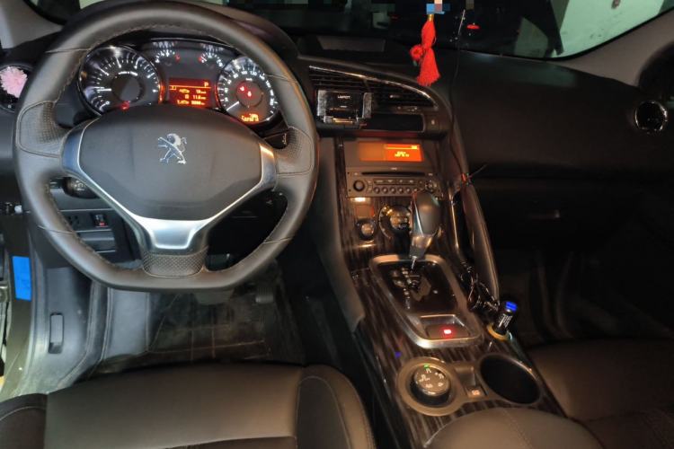 Used Peugeot 3008 2013 1.6THP Automatic Trend Edition Center Console