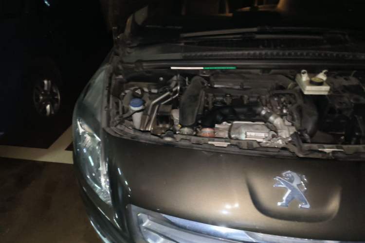 Used Peugeot 3008 2013 1.6THP Automatic Trend Edition Engine Bay Right