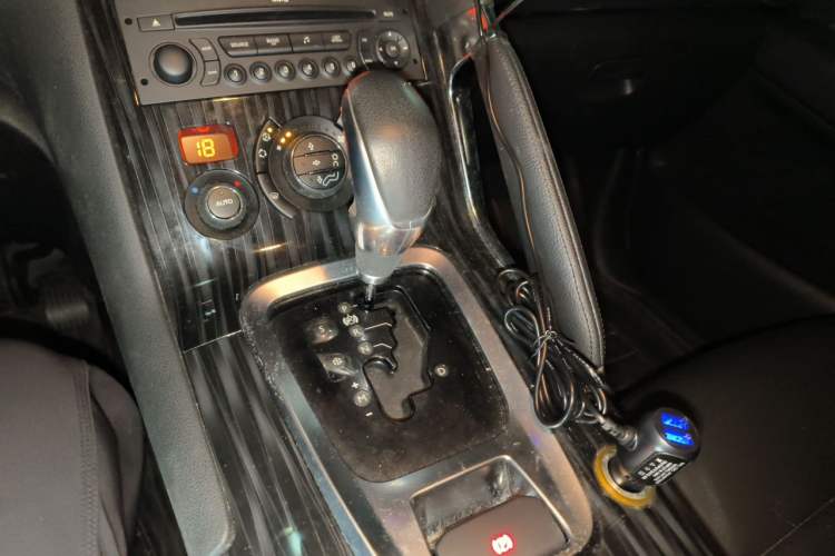 Used Peugeot 3008 2013 1.6THP Automatic Trend Edition Gear Lever