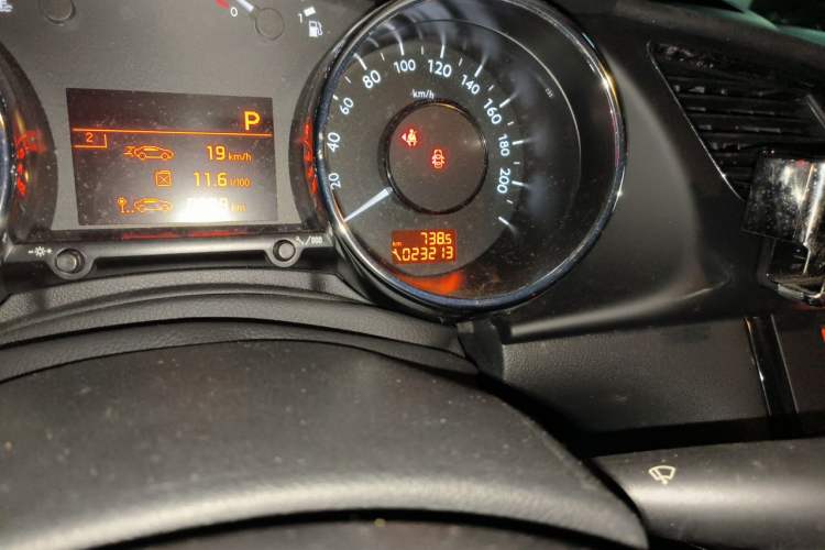 Used Peugeot 3008 2013 1.6THP Automatic Trend Edition Odometer Close Up