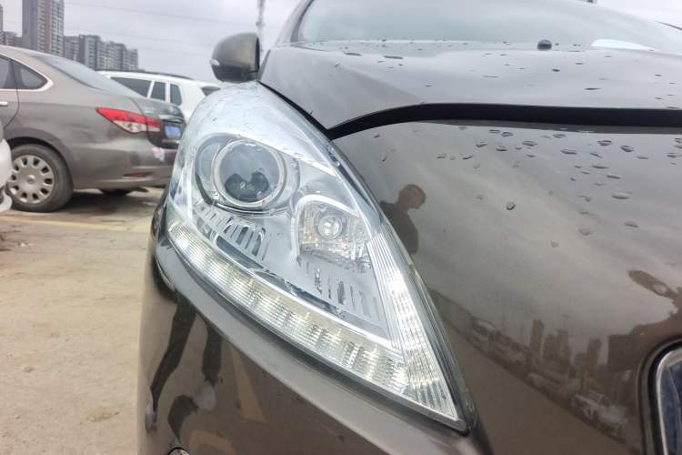 Used Peugeot 3008 2013 2.0L Automatic Trend Edition Right Front Headlight