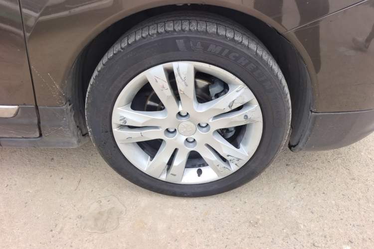 Used Peugeot 3008 2013 2.0L Automatic Trend Edition Right Front Wheel Hub