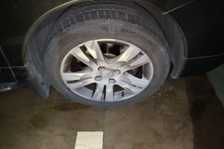 Used Peugeot 3008 2013 1.6THP Automatic Trend Edition Right Front Wheel Hub