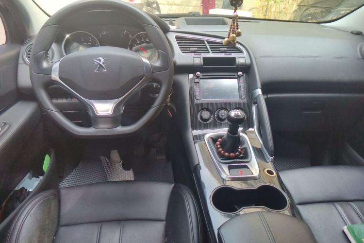 Used Peugeot 3008 2013 2.0L Manual Classic Edition Center Console