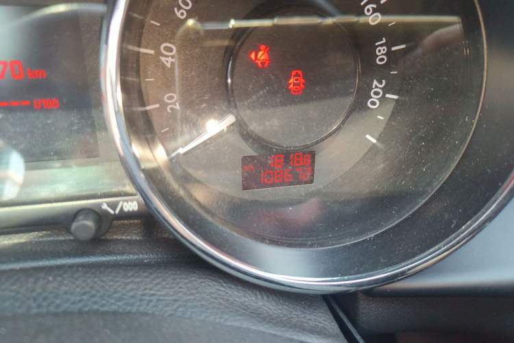 Used Peugeot 3008 2013 2.0L Manual Classic Edition Odometer Close Up