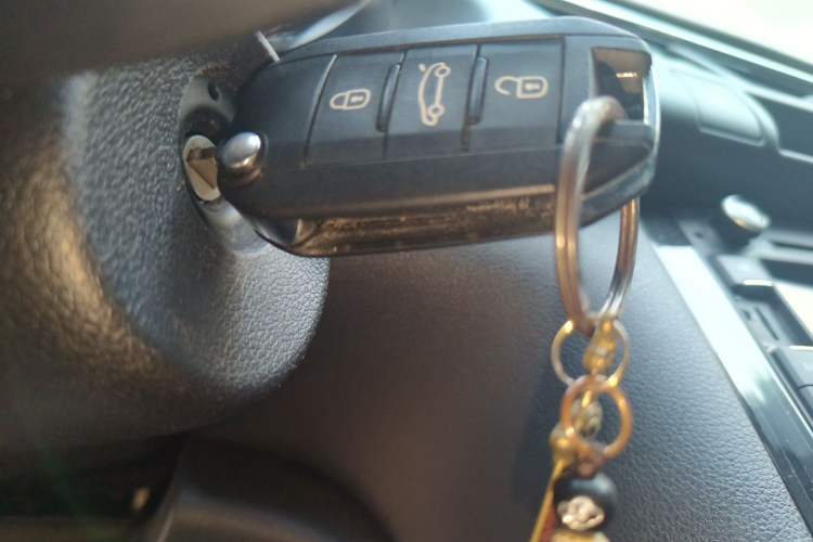 Used Peugeot 3008 2013 2.0L Manual Classic Edition Vehicle Key