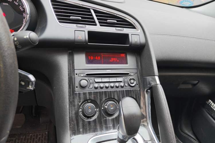 Used Peugeot 3008 2013 2.0L Automatic Classic Edition Audio And AC Panel