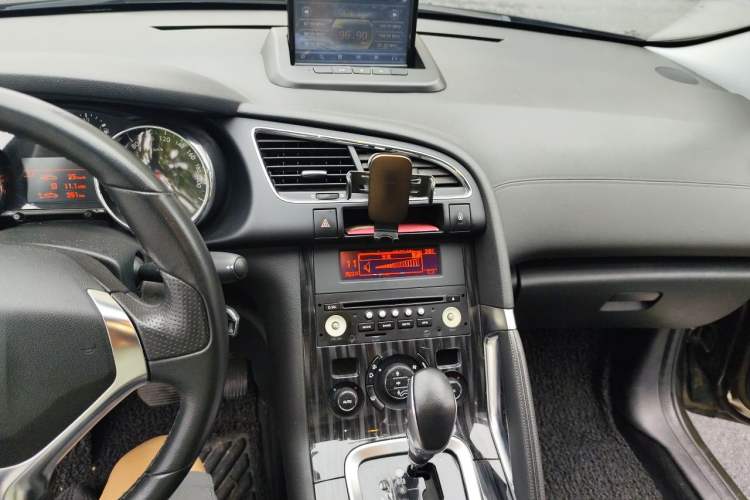 Used Peugeot 3008 2013 2.0L Automatic Trend Edition Audio And AC Panel