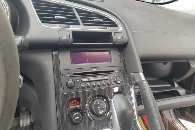 Used Peugeot 3008 2013 1.6THP Automatic Trend Edition Audio And AC Panel