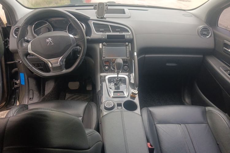 Used Peugeot 3008 2013 1.6THP Automatic Trend Edition Center Console