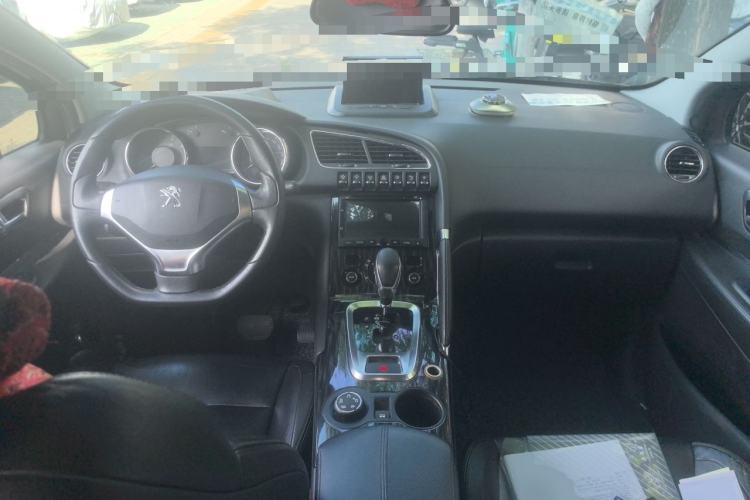 Used Peugeot 3008 2013 1.6THP Automatic Prestige Edition Center Console