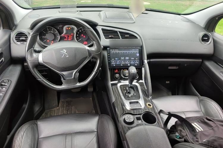 Used Peugeot 3008 2013 1.6THP Automatic Prestige Edition Center Console