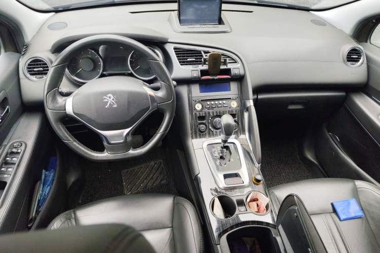 Used Peugeot 3008 2013 2.0L Automatic Trend Edition Center Console