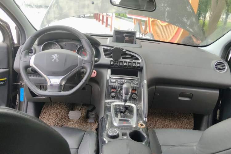 Used Peugeot 3008 2013 1.6THP Automatic Prestige Edition Center Console