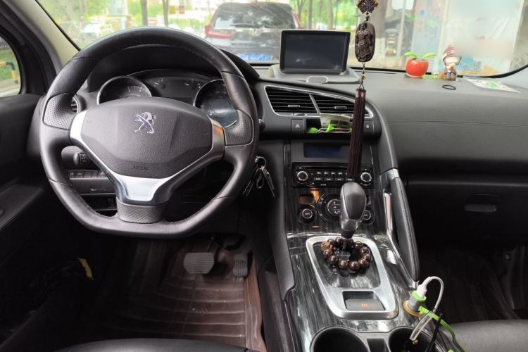Used Peugeot 3008 2013 2.0L Automatic Trend Edition Center Console