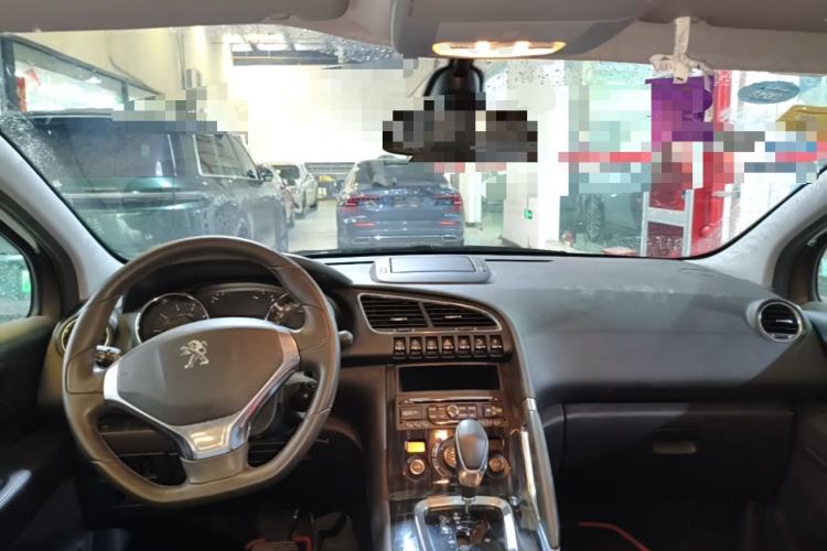 Used Peugeot 3008 2013 1.6THP Automatic Prestige Edition Center Console