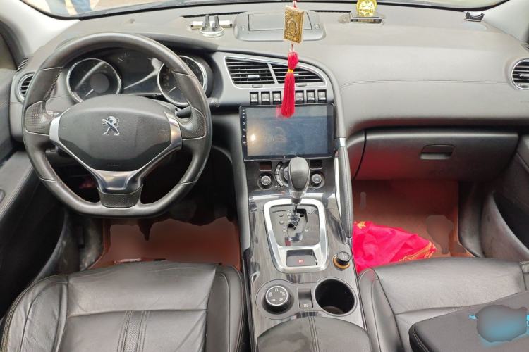 Used Peugeot 3008 2013 1.6THP Automatic Trend Edition Center Console