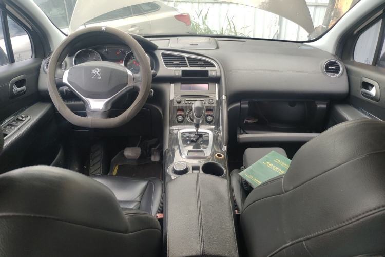 Used Peugeot 3008 2013 1.6THP Automatic Trend Edition Center Console