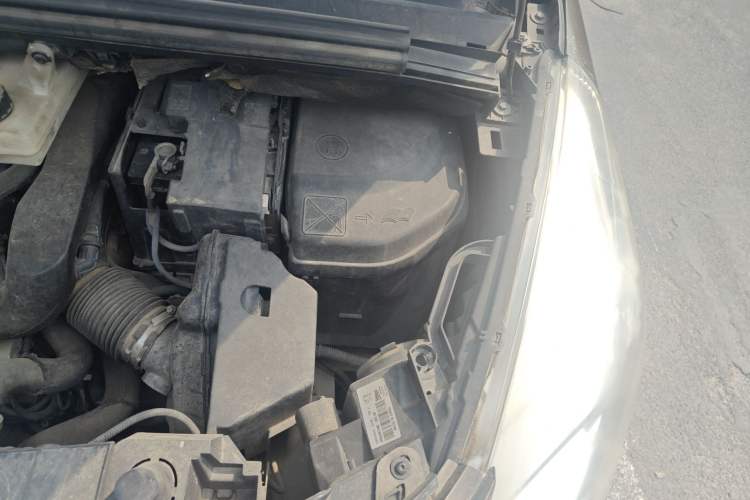 Used Peugeot 3008 2013 1.6THP Automatic Prestige Edition Engine Bay Left